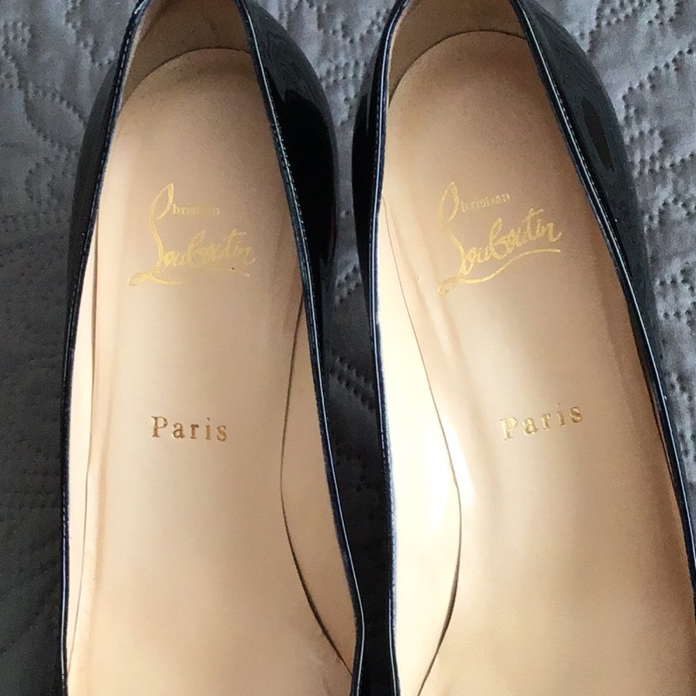 Christian Louboutin black patent pumps. - Picture 4 of 6
